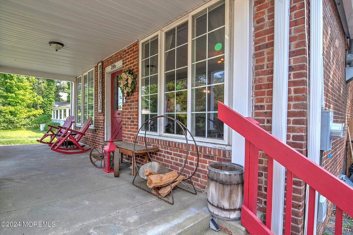 Building Photo - 286 Whitesville Rd