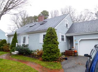 30 Deerfield Rd, Osterville, MA 02655