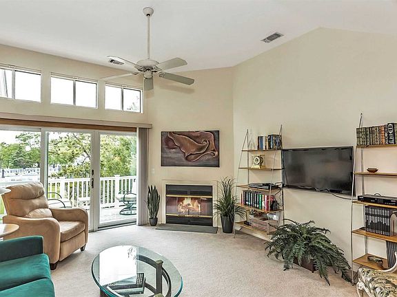 3rd image of 190 River Dr