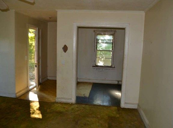 3rd image of 827 Prospect St NW