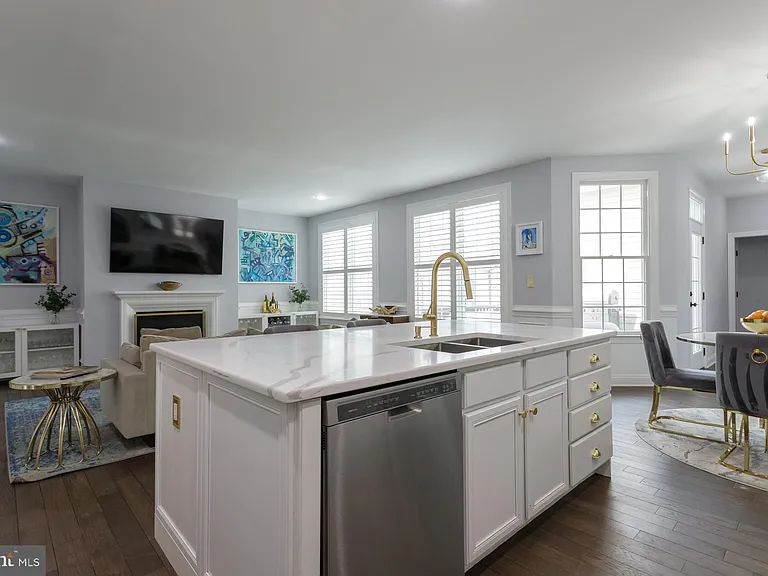 104 Hicks Aly — Photo 11