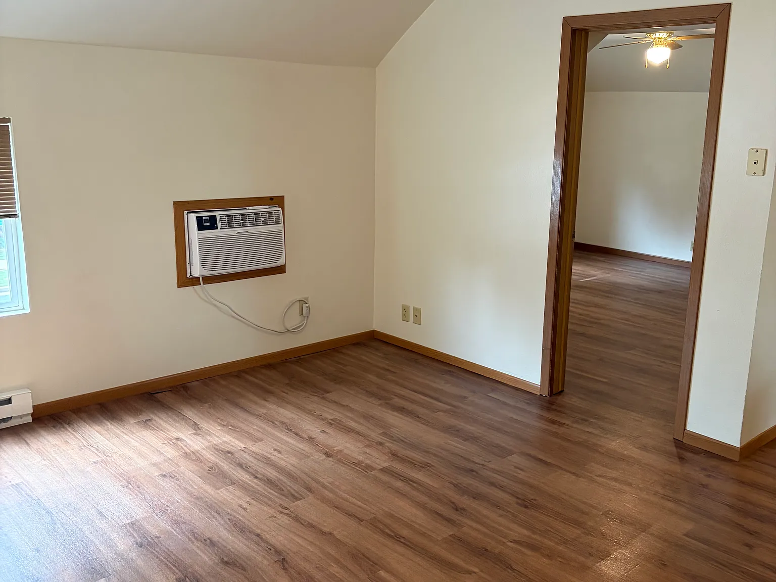 2 bed, 900 sqft, $800 — Photo 2