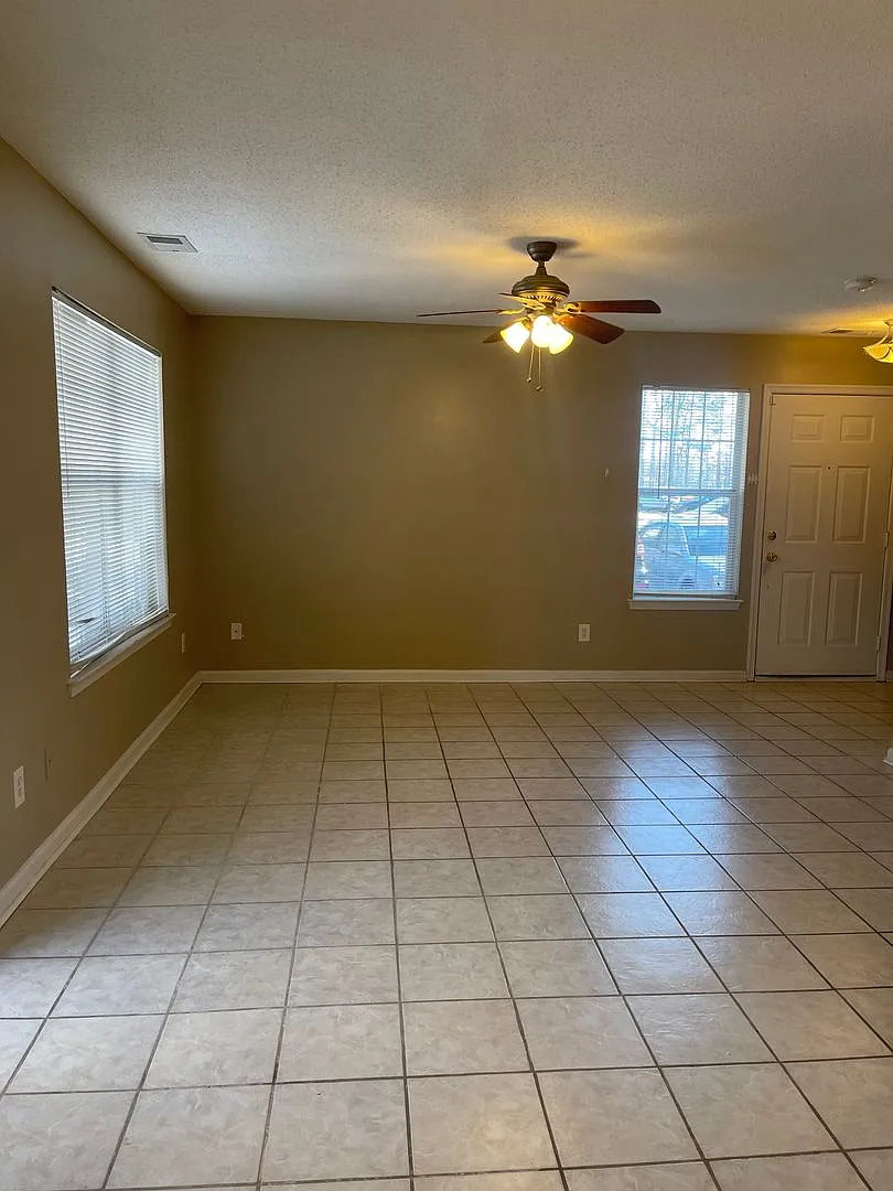 343 Chesapeake Square Unit 4 (Wimbledon Chase) Chesapeake 23320 — Photo 4