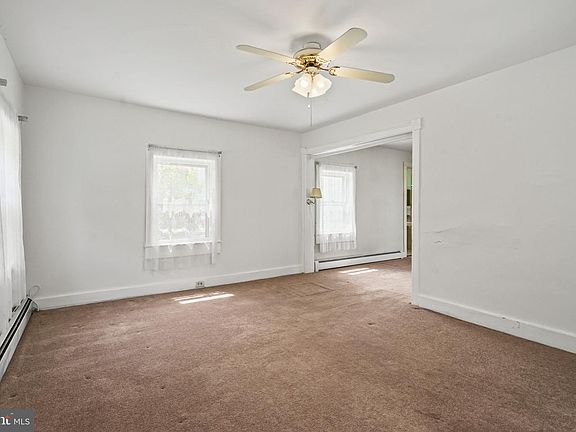 3rd image of 646 Ridge Rd