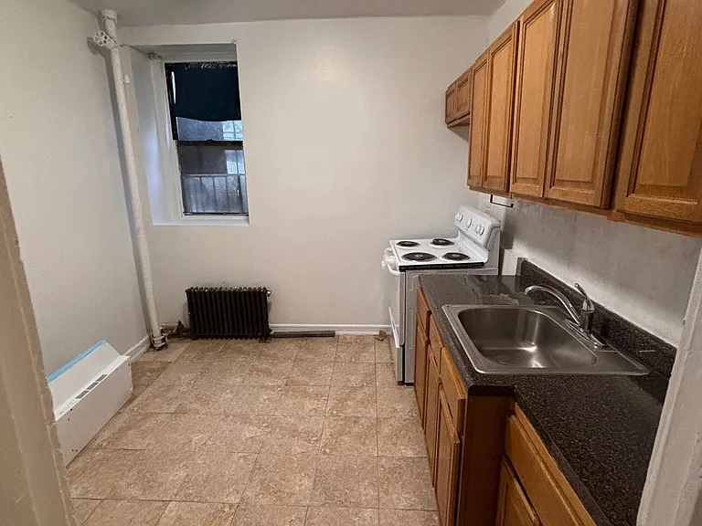 124 Fort George Ave #E — Photo 9