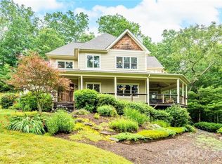 25 Mission Ln, Fairview, NC 28730