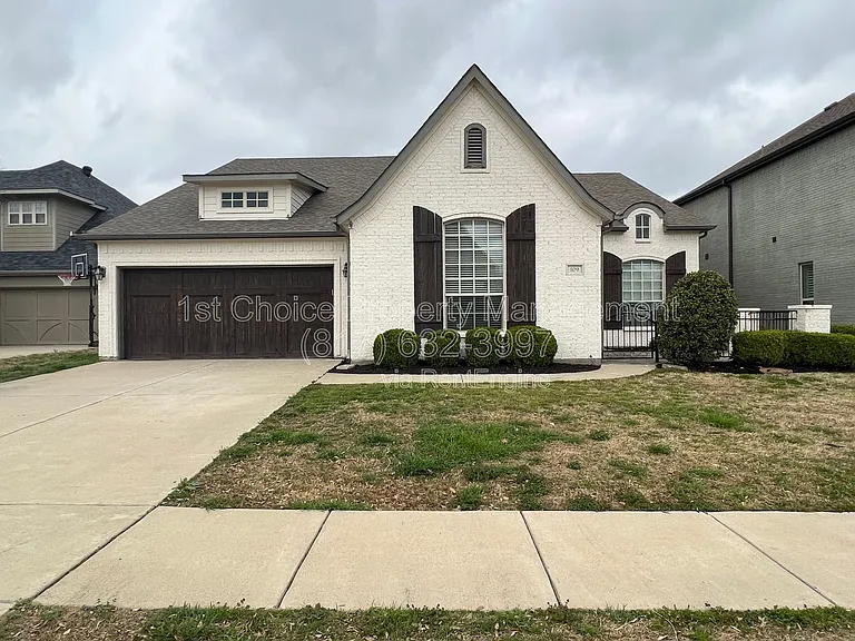 109 Parkview Dr — Photo 2