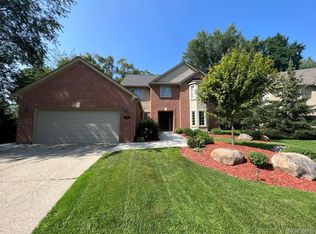 511 Choice Ct, Troy, MI 48085