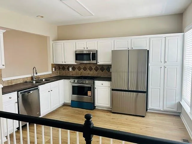 1317 Thornborough Dr — Photo 6