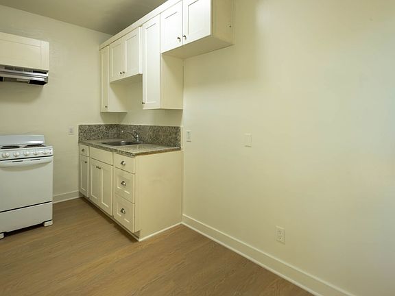 3rd image of 822 N Las Palmas Ave #82425