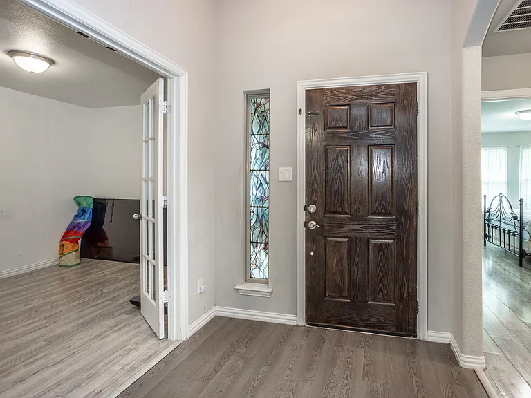 900 Vintage Ave — Photo 27