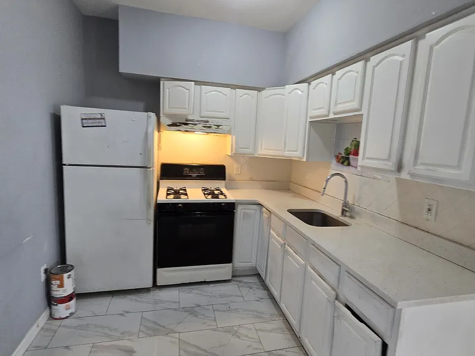 216 3rd St #3B