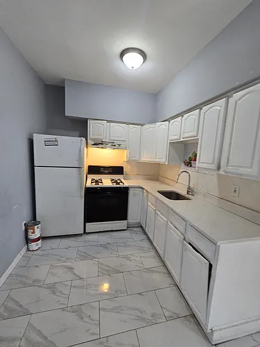 216 3rd St #3B Photo 1