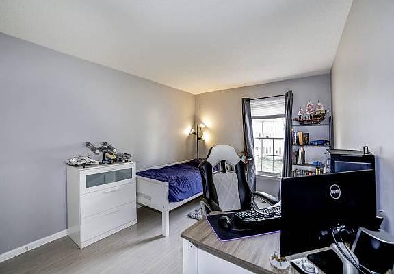 5th image of 3517 Forsythia Ln