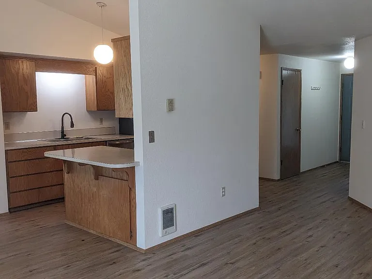 624 107th Ave E — Photo 2