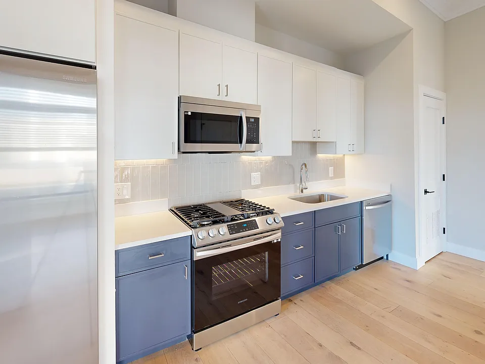 157 Everett St #203