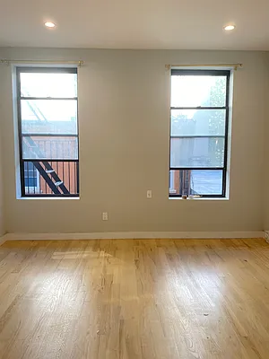 Rented by Chana Ofek, LREB | media 25