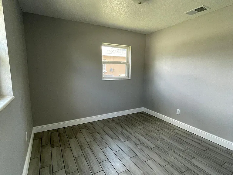 204 6th Jpv St — Photo 13