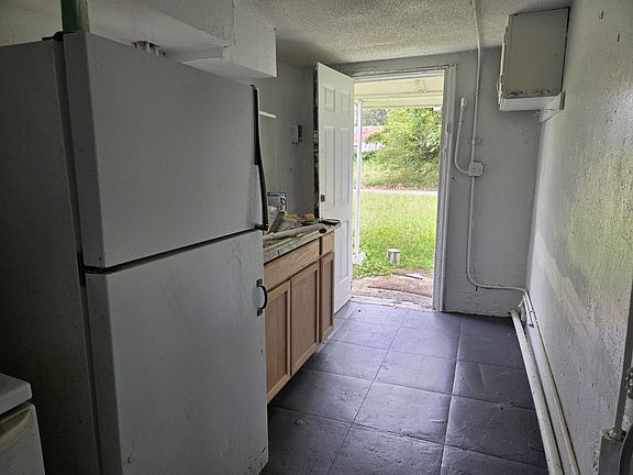 3rd image of 1641 Carpenter St