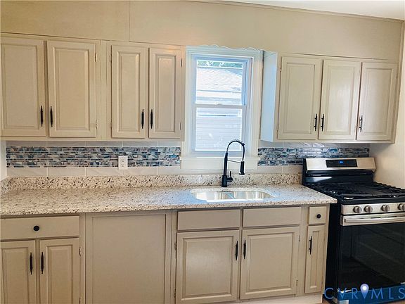 2nd image of 1015 Lee Ave