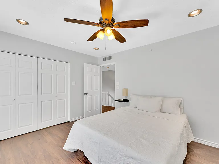 1420 Spenwick Ter — Photo 15
