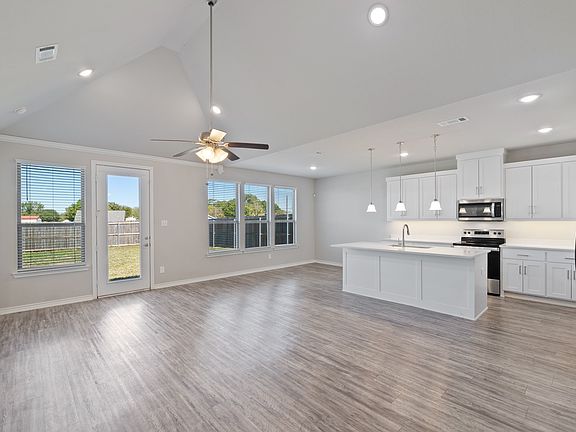 4th image of 347 Preston Rd