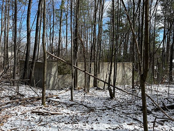 4th image of 13 Woodland Hills Dr