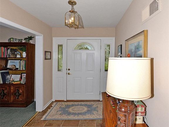 3rd image of 535 Fairways Cir