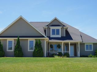 N809 Hickory Hills Dr, Oconomowoc, WI 53066