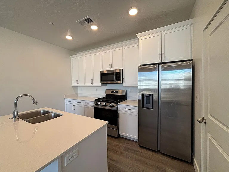 5801 S Garnet Dr #1201 — Photo 10