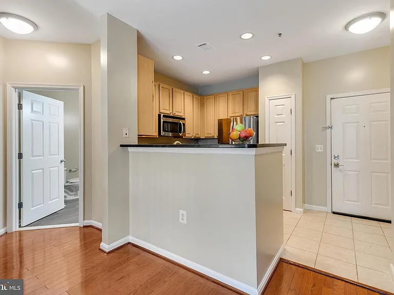 2465 Army Navy Dr #104 — Photo 4