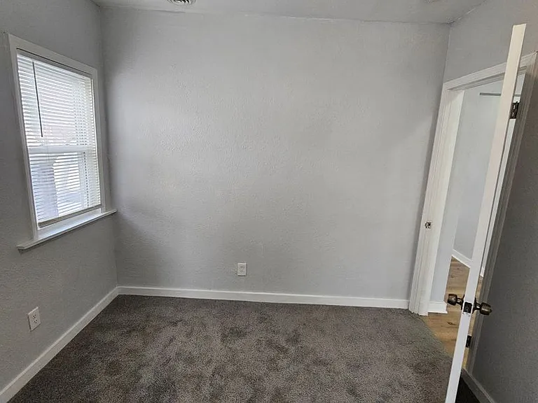 1917 W Atkinson Ave. - 4 Unit — Photo 10