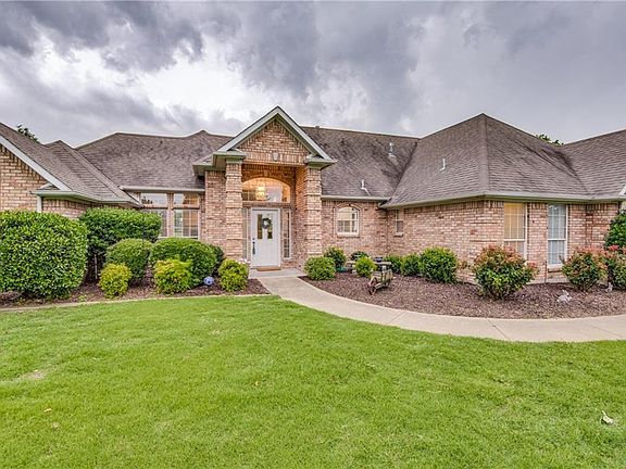 5th image of 1209 Red Oak Cir