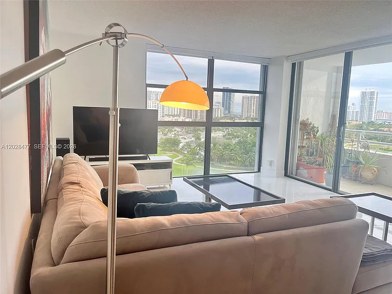 20355 NE 34th Ct #1423 — Photo 4