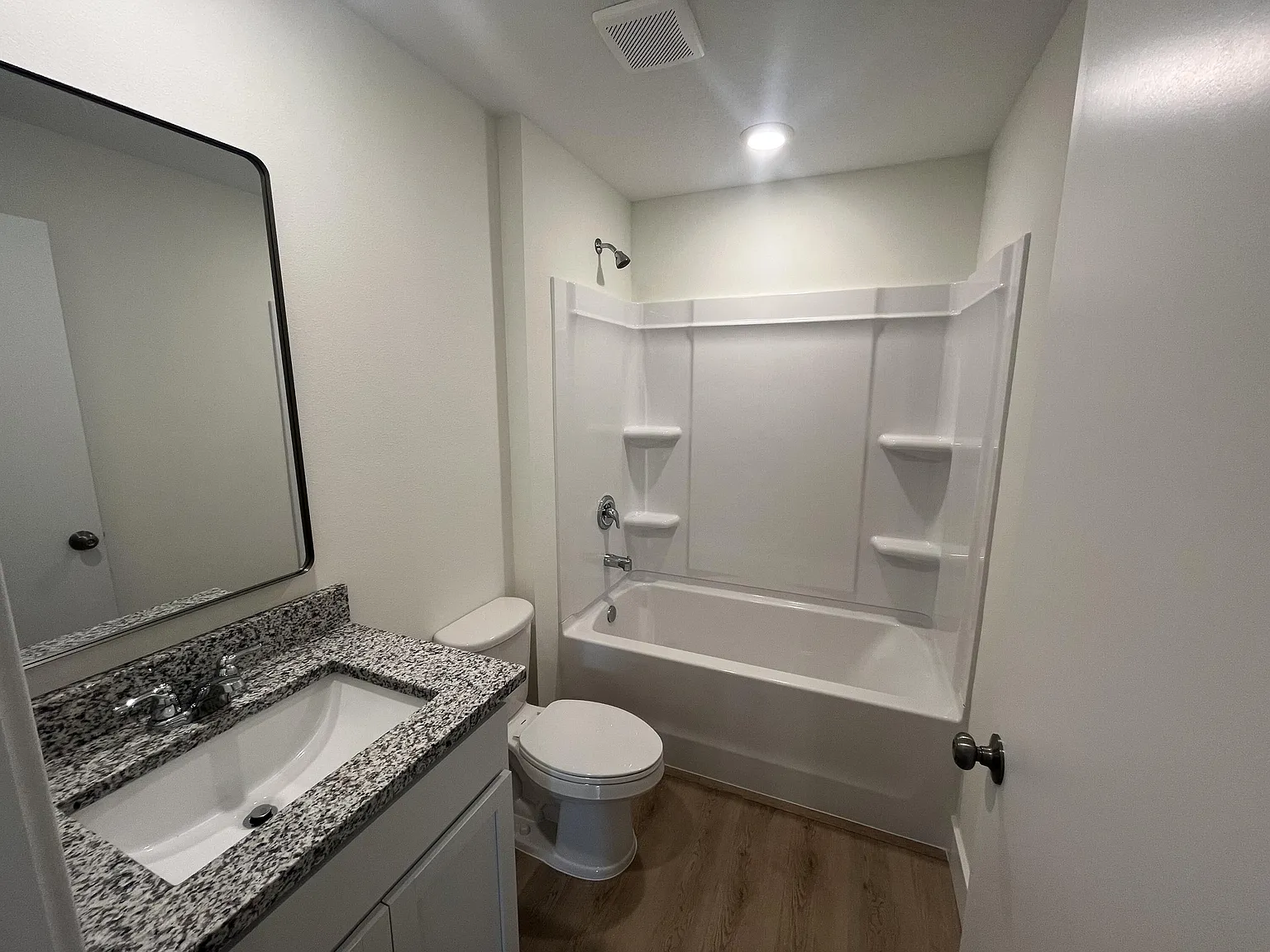 3 bed, 2.0 bath, 1140 sqft, $2,400 — Photo 4