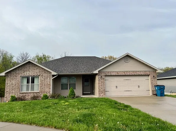 140 Saturn St, Holts Summit, MO 65043