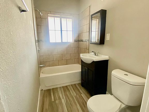 Hallway Full Bathroom