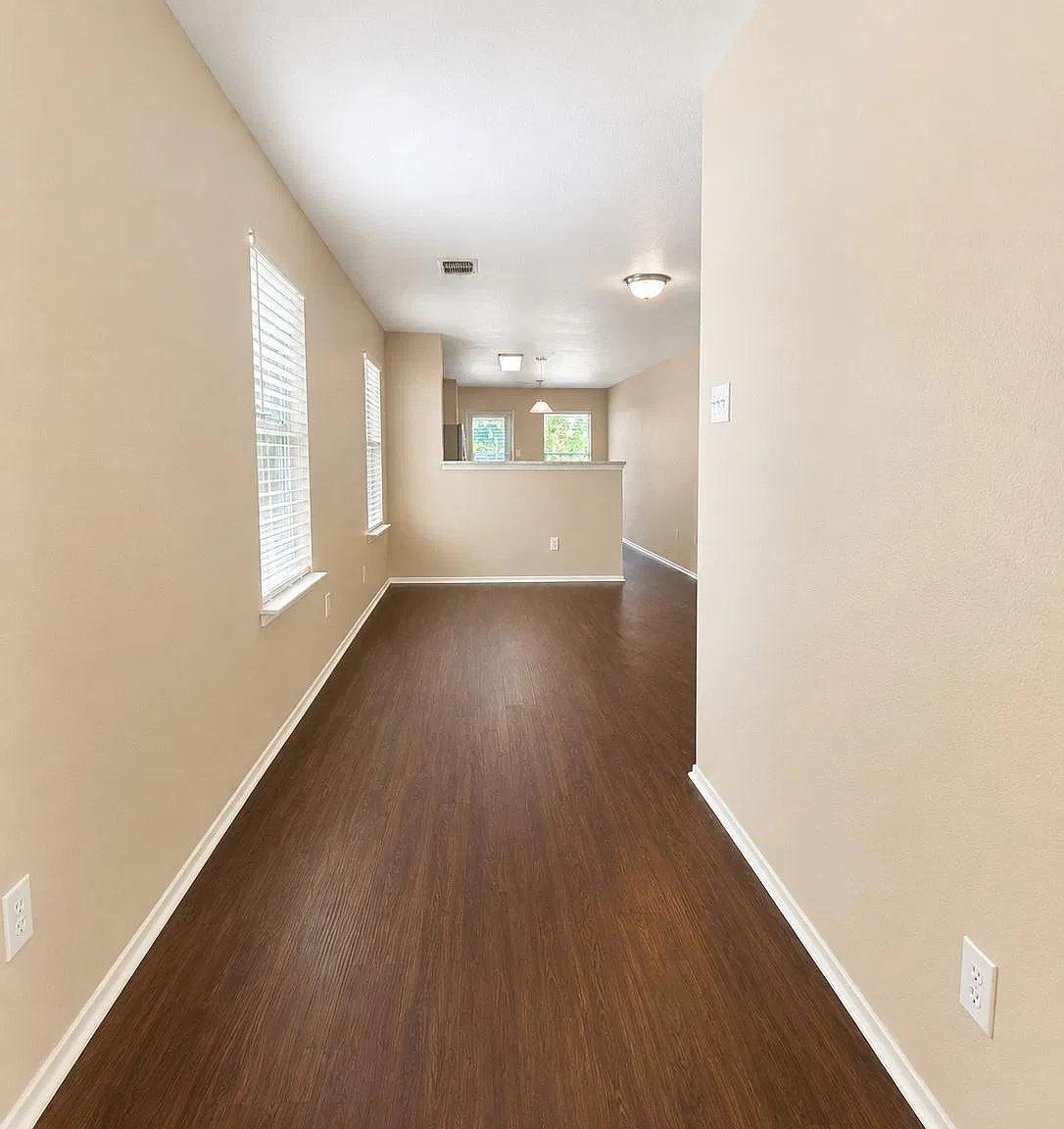 3 bed, 2.0 bath, 1296 sqft, $1,850 — Photo 4