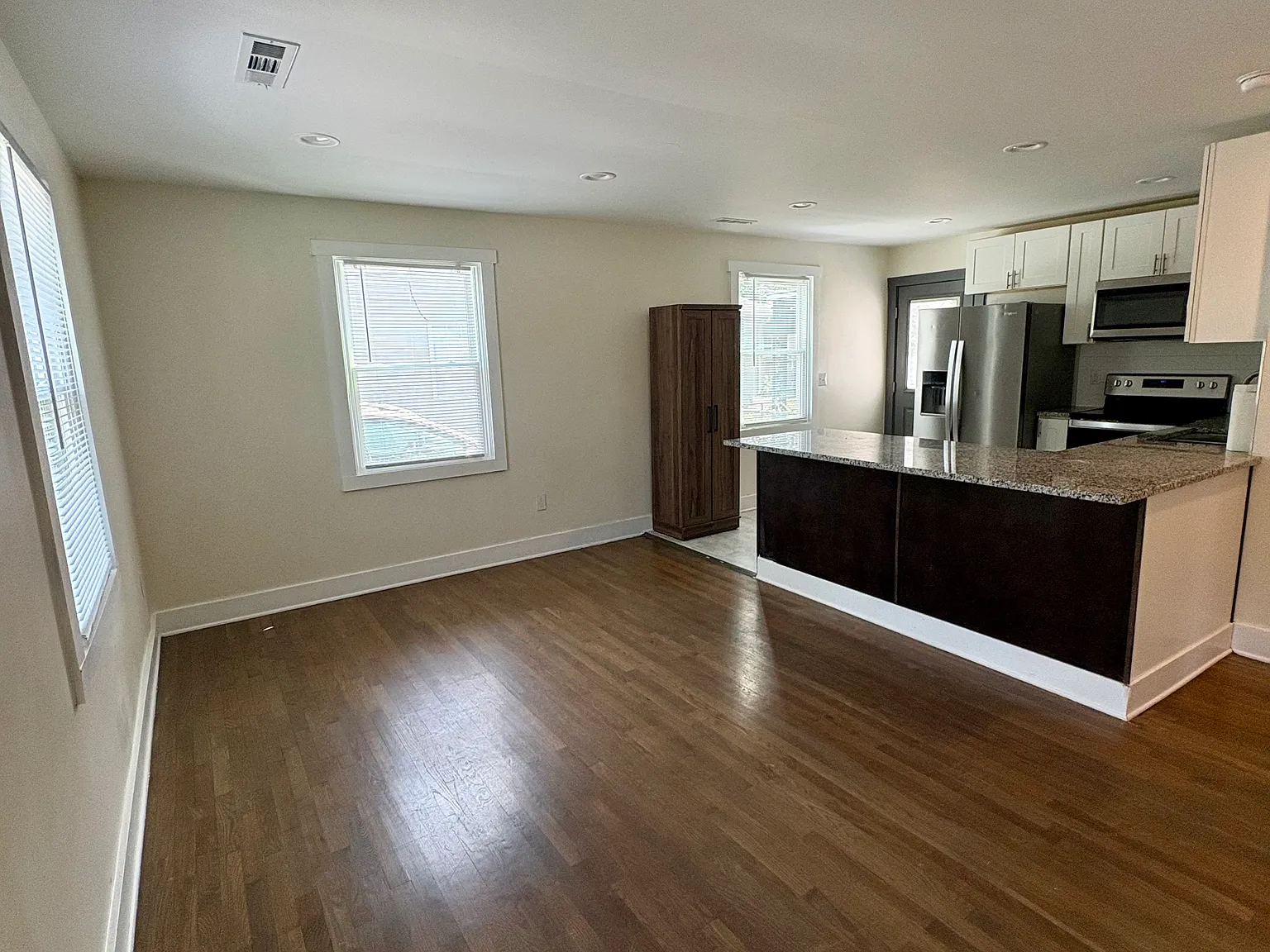 2713 Vance Ave — Photo 2