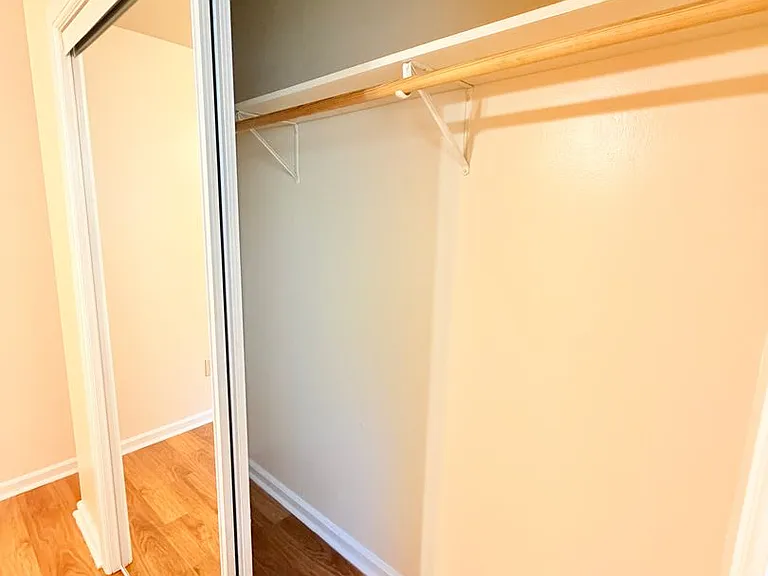 2035 N Graham Ave — Photo 20