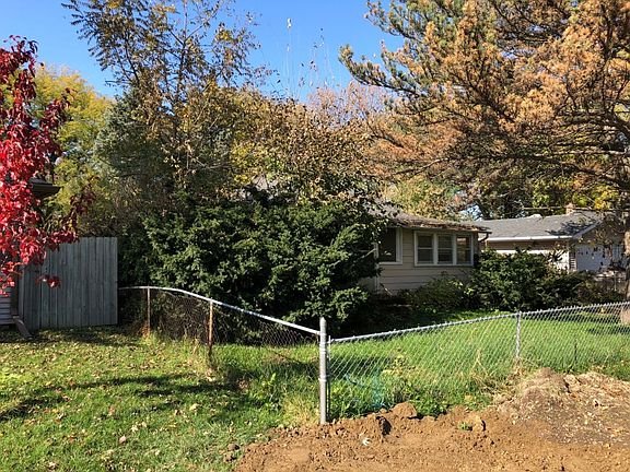 2nd image of 3915 Elmway Ave