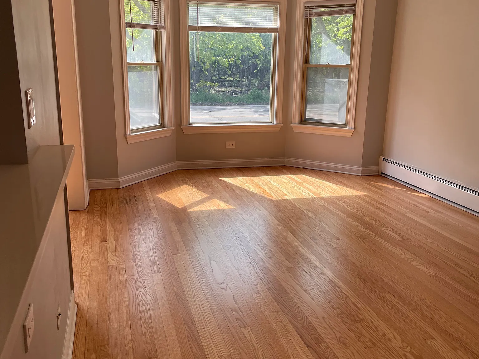3 bed, 1.5 bath, 1450 sqft, $2,400 — Photo 2