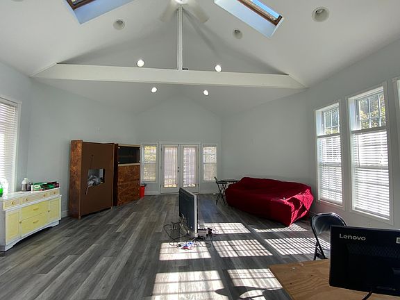 2nd image of 3026 Horton St