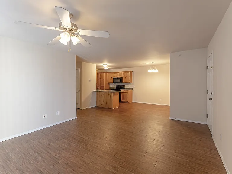 Sandstone Heights Apartments — Photo 31