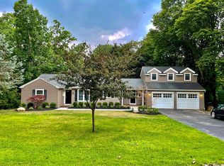 140 Clover Hills Dr, Rochester, NY 14618