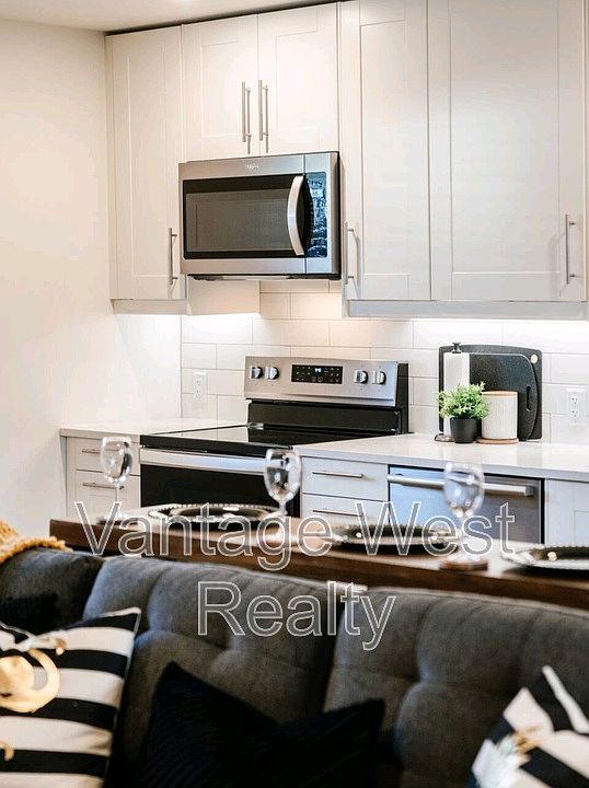 1st image of 651 Oxford Ave #1