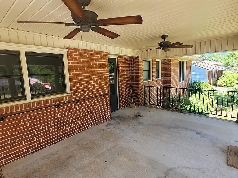 203 Springdale Dr #1 — Photo 3
