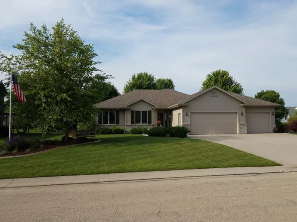 W5835 Sweet William Dr, Appleton, WI 54915