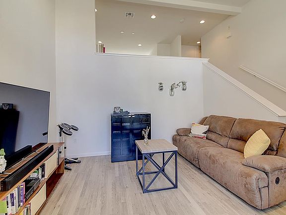 2nd image of 135 Sapphire Ln