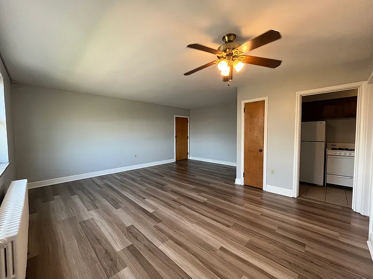 Royal Gardens Apartments — Photo 22